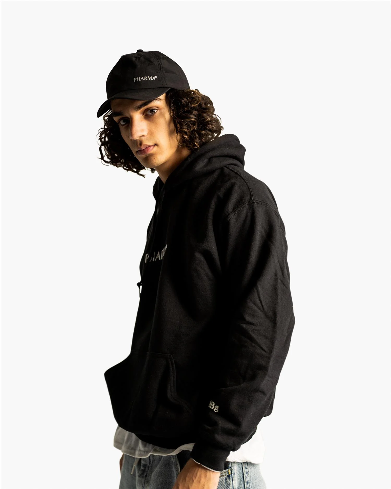 SMALL LOGO CAP SHORT BRIM - BLACK