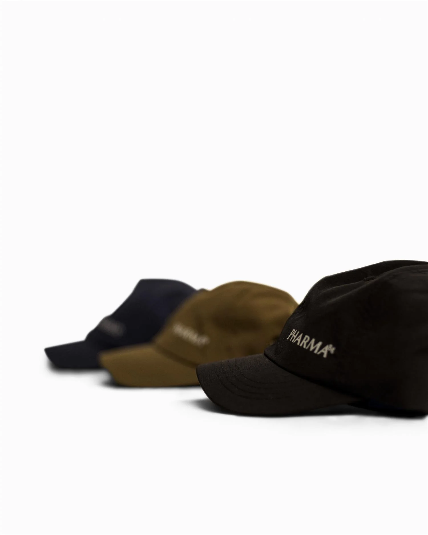 SMALL LOGO CAP SHORT BRIM - BLACK - Image 3